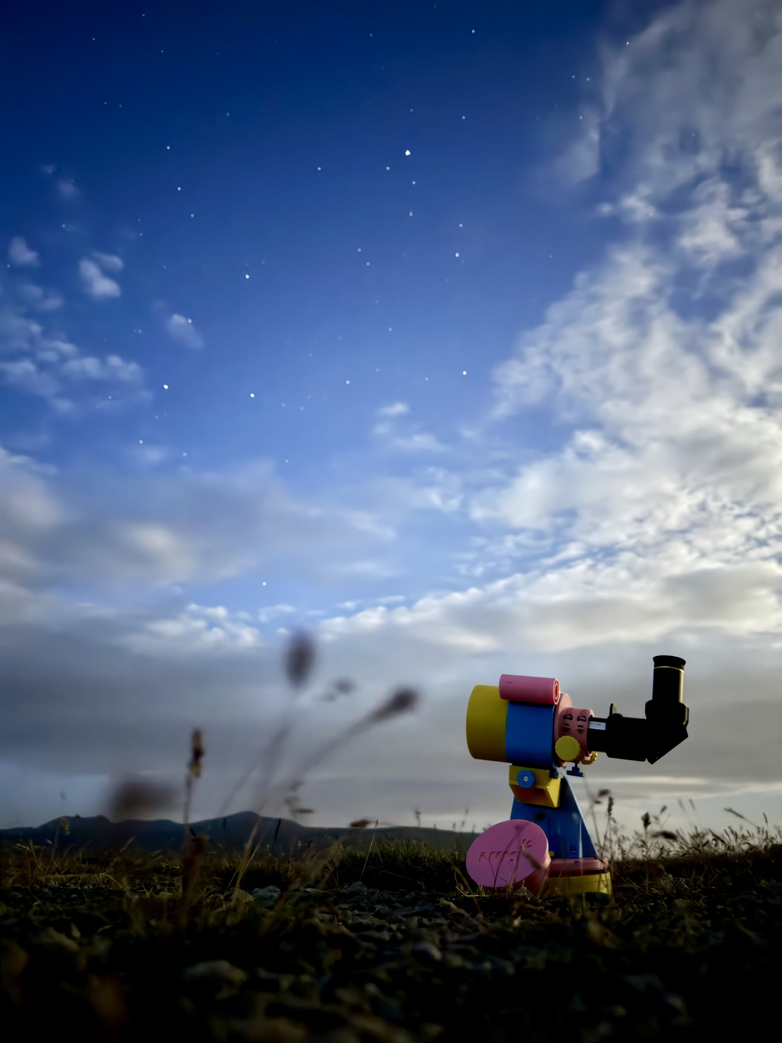 Lumi educational telescope for beginners, observing in the Pyrenees