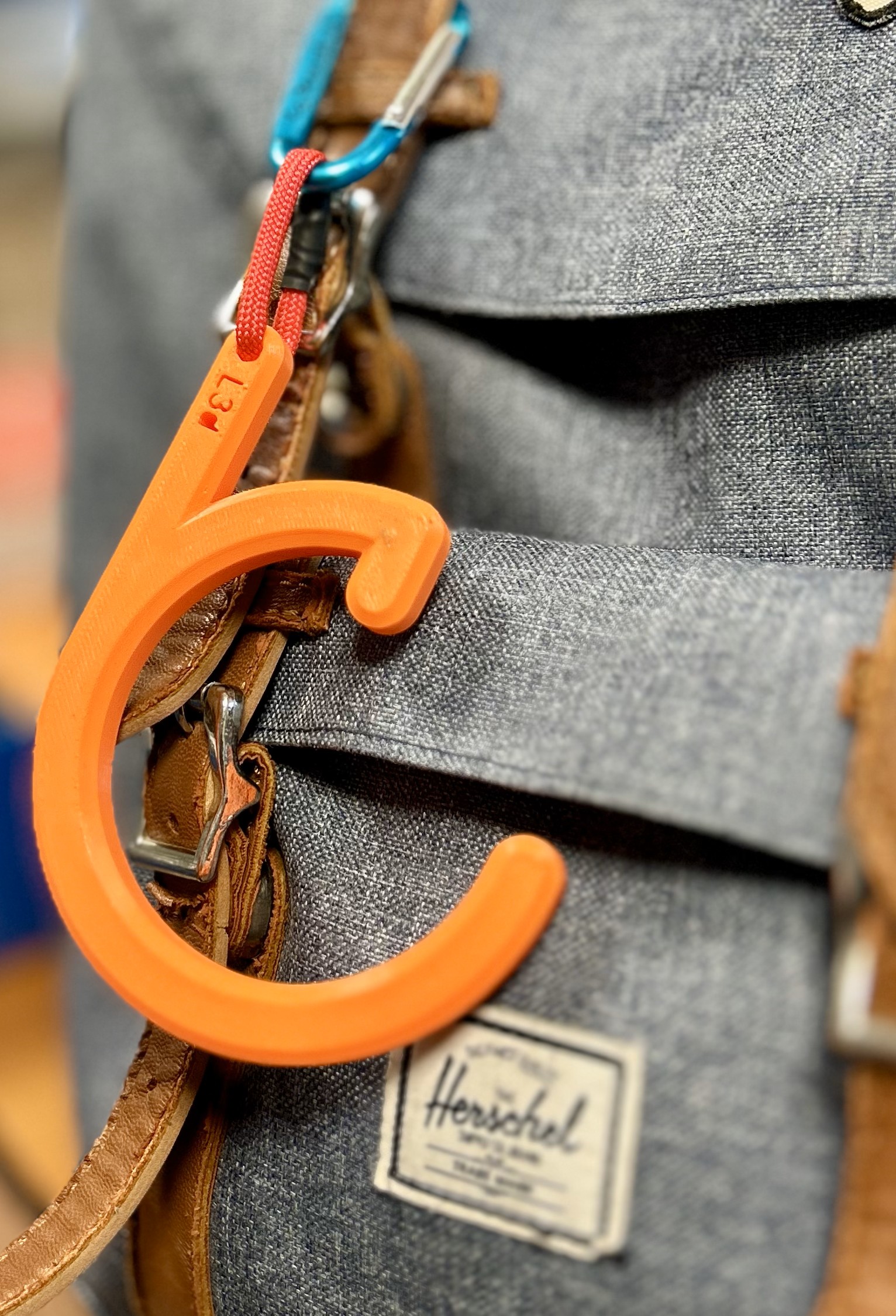 Crochet BHH installé sur sac à dos